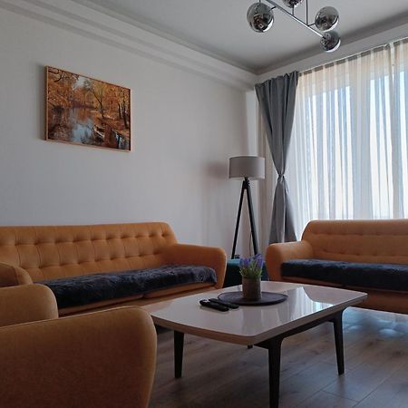 19Th & 18Th Floor Secure Apartments With Pool & Fitness & Parking Included In Price Скопие Екстериор снимка