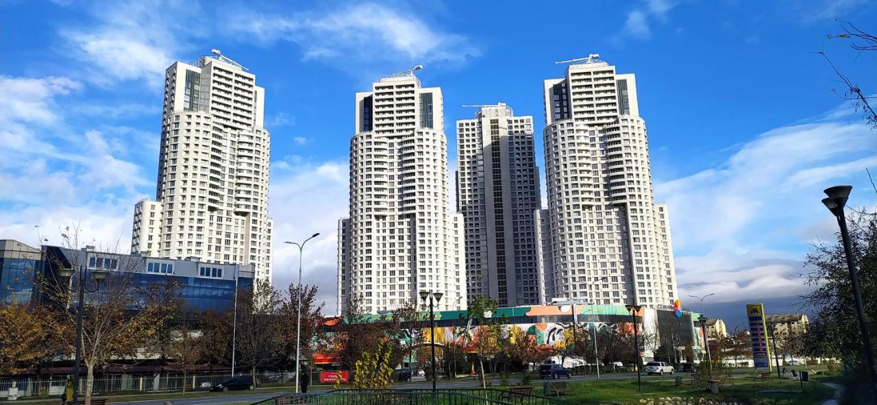 19Th & 18Th Floor Secure Apartments With Pool & Fitness & Parking Included In Price Скопие Екстериор снимка
