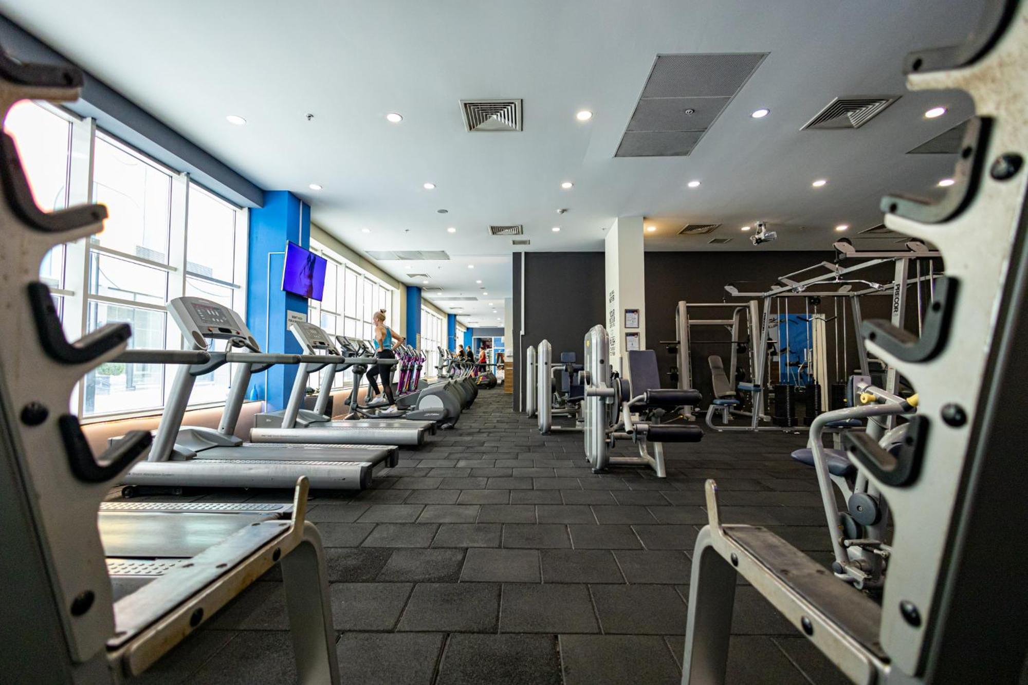 19Th & 18Th Floor Secure Apartments With Pool & Fitness & Parking Included In Price Скопие Екстериор снимка