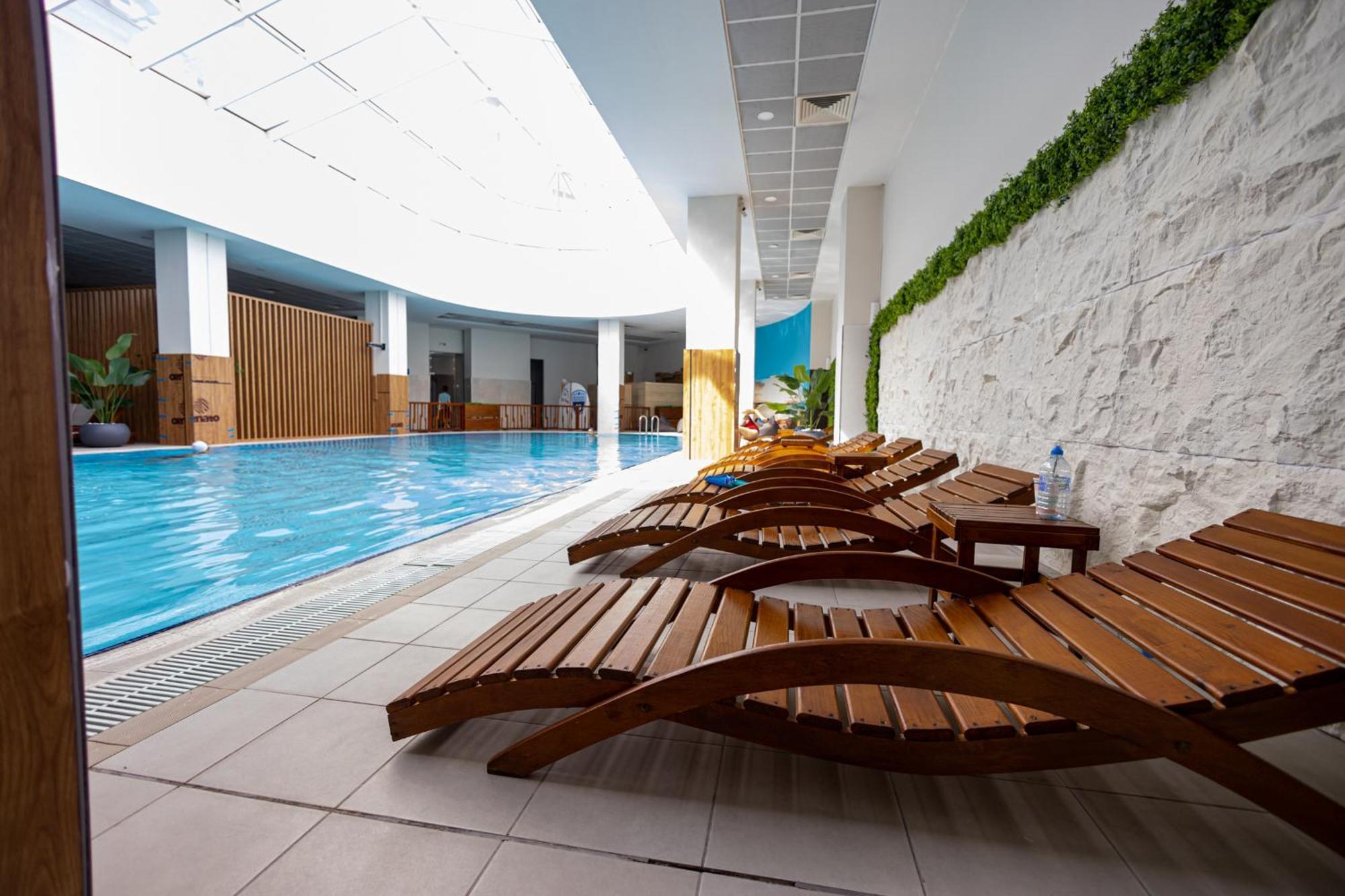 19Th & 18Th Floor Secure Apartments With Pool & Fitness & Parking Included In Price Скопие Екстериор снимка