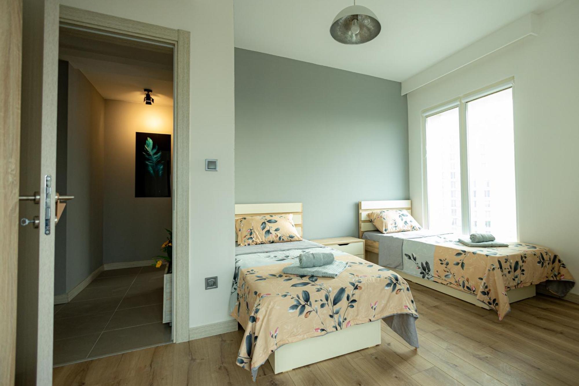 19Th & 18Th Floor Secure Apartments With Pool & Fitness & Parking Included In Price Скопие Екстериор снимка
