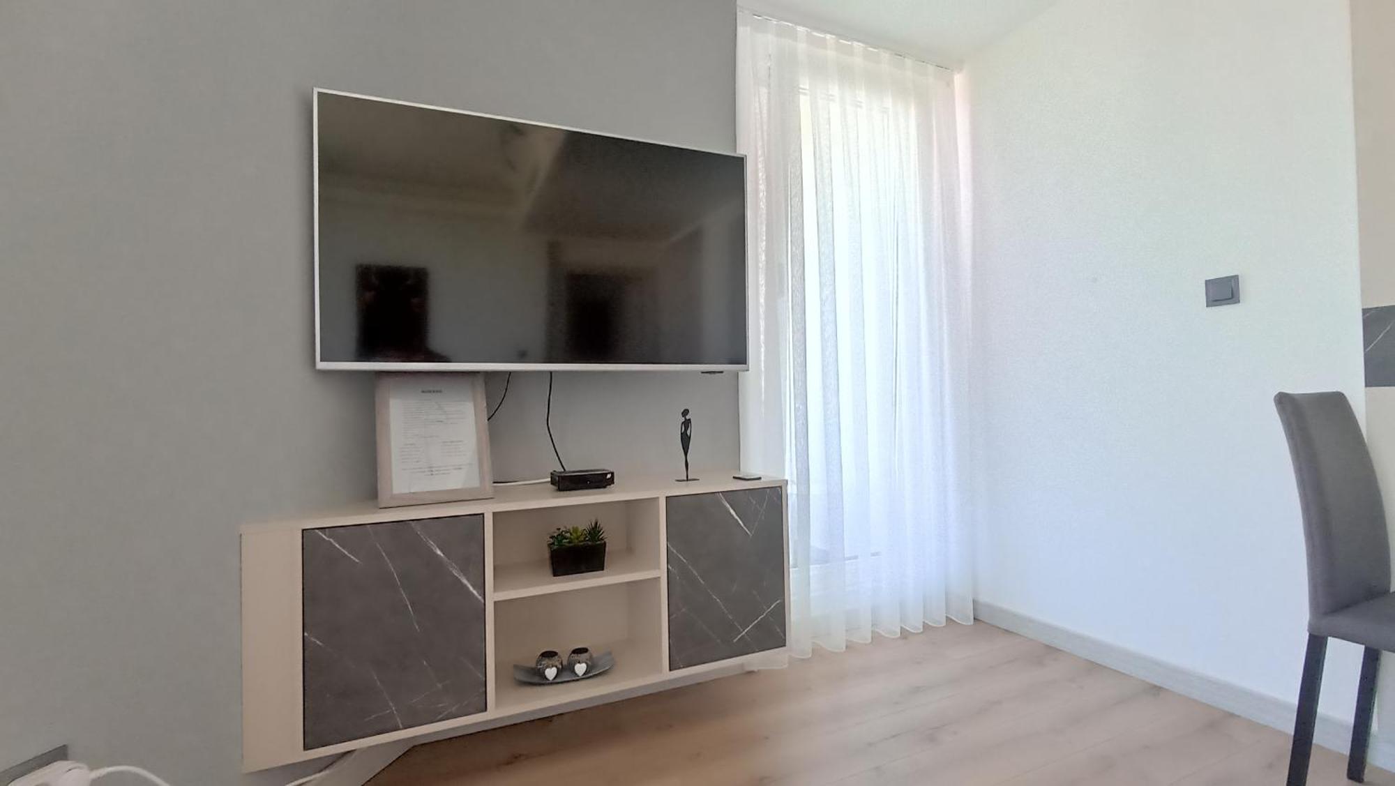 19Th & 18Th Floor Secure Apartments With Pool & Fitness & Parking Included In Price Скопие Екстериор снимка