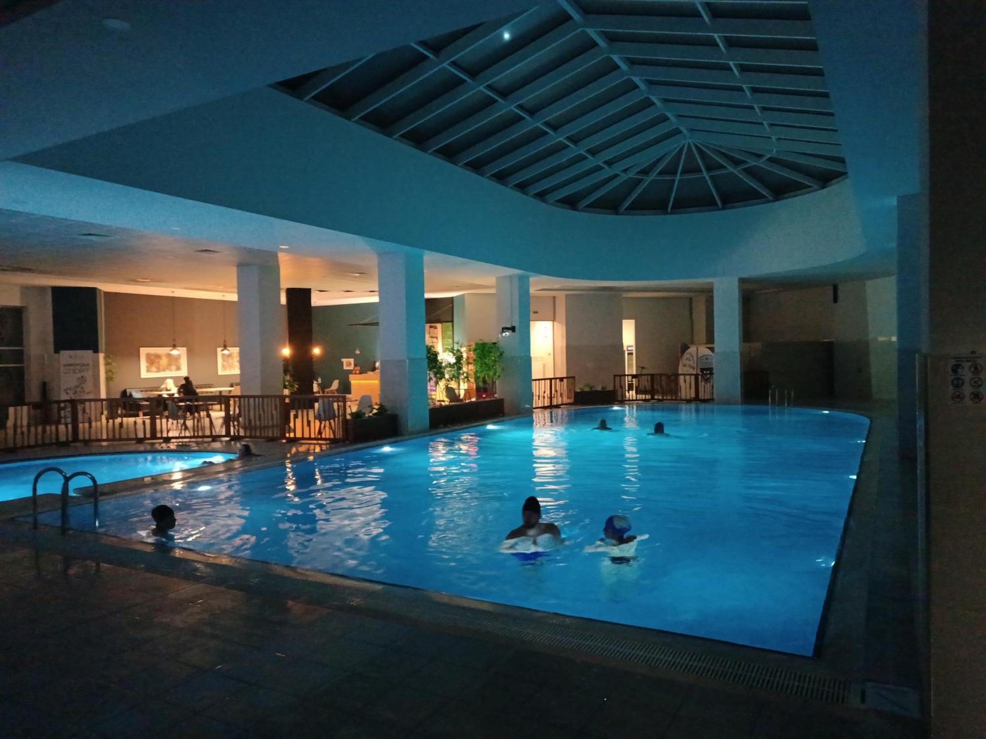 19Th & 18Th Floor Secure Apartments With Pool & Fitness & Parking Included In Price Скопие Екстериор снимка
