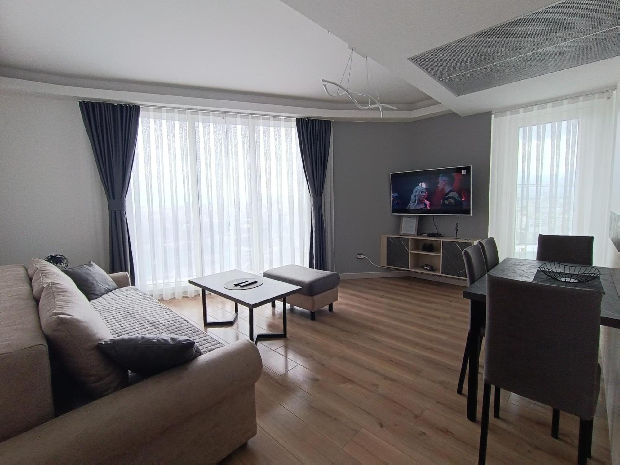19Th & 18Th Floor Secure Apartments With Pool & Fitness & Parking Included In Price Скопие Екстериор снимка