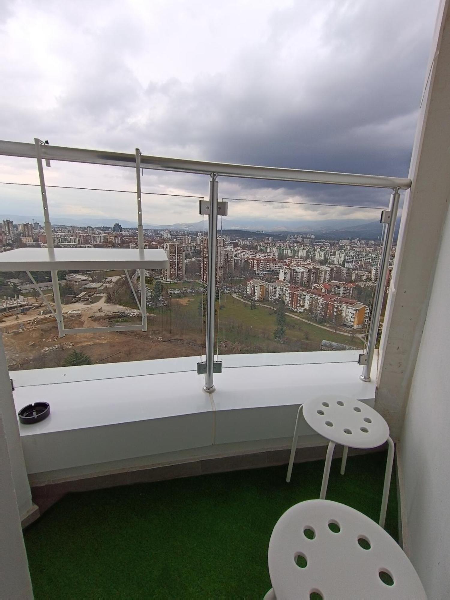 19Th & 18Th Floor Secure Apartments With Pool & Fitness & Parking Included In Price Скопие Екстериор снимка