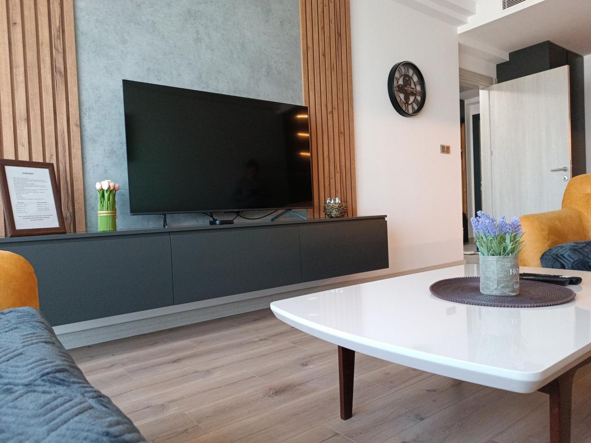 19Th & 18Th Floor Secure Apartments With Pool & Fitness & Parking Included In Price Скопие Екстериор снимка