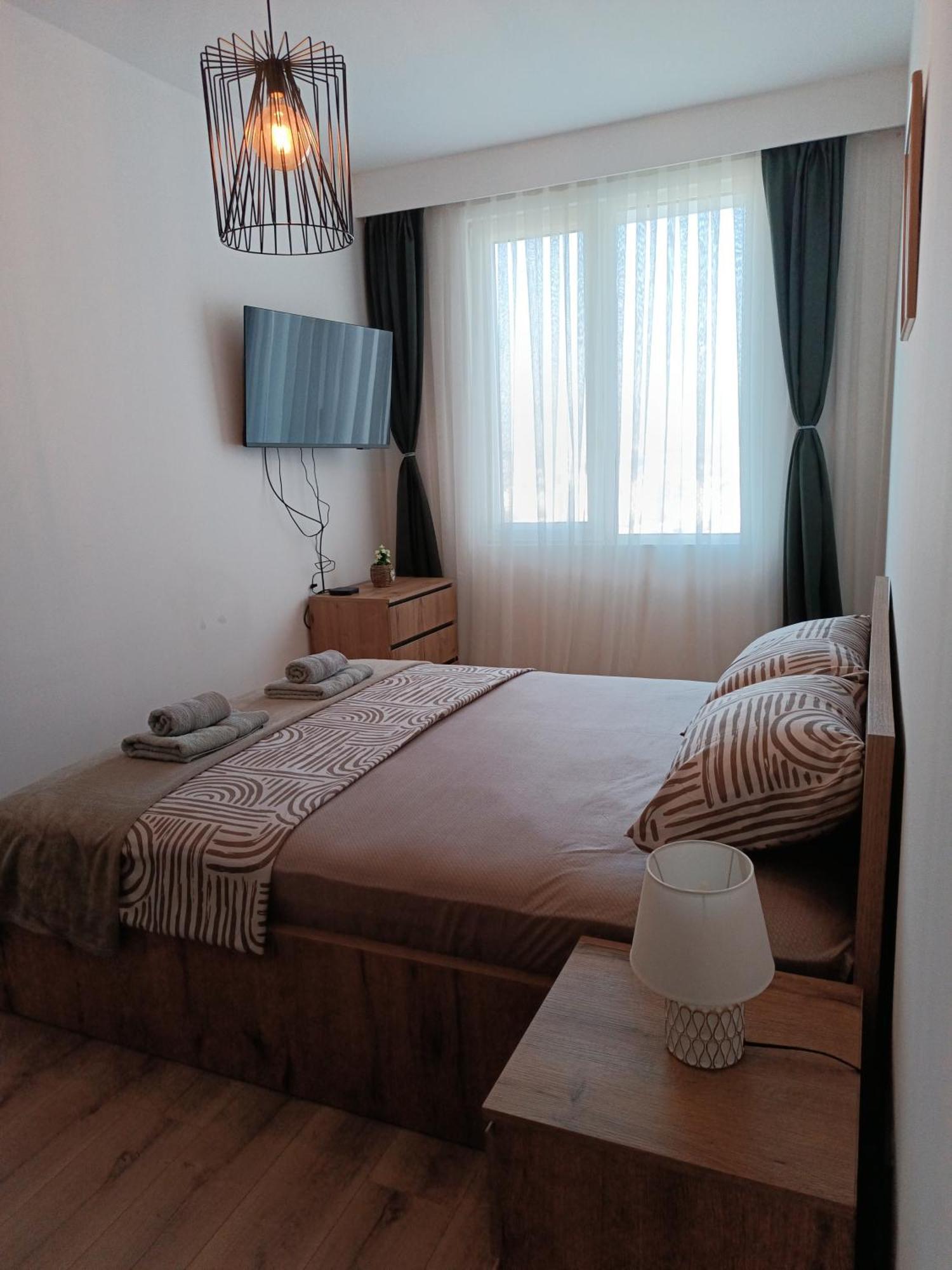 19Th & 18Th Floor Secure Apartments With Pool & Fitness & Parking Included In Price Скопие Екстериор снимка