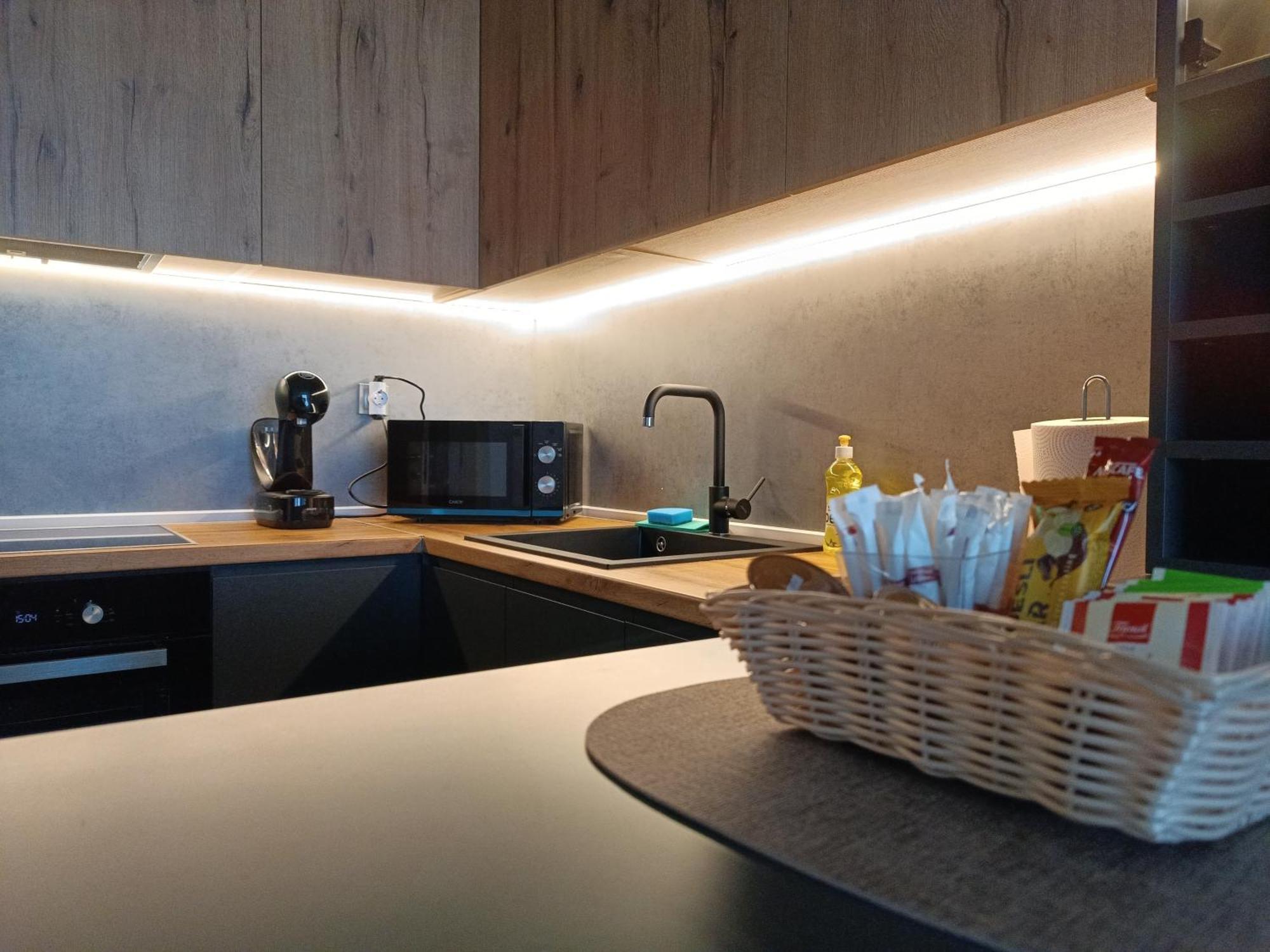 19Th & 18Th Floor Secure Apartments With Pool & Fitness & Parking Included In Price Скопие Екстериор снимка