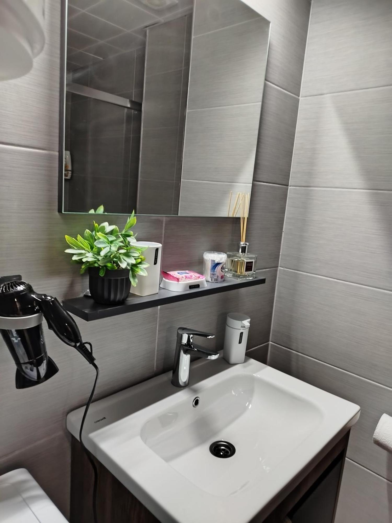 19Th & 18Th Floor Secure Apartments With Pool & Fitness & Parking Included In Price Скопие Екстериор снимка